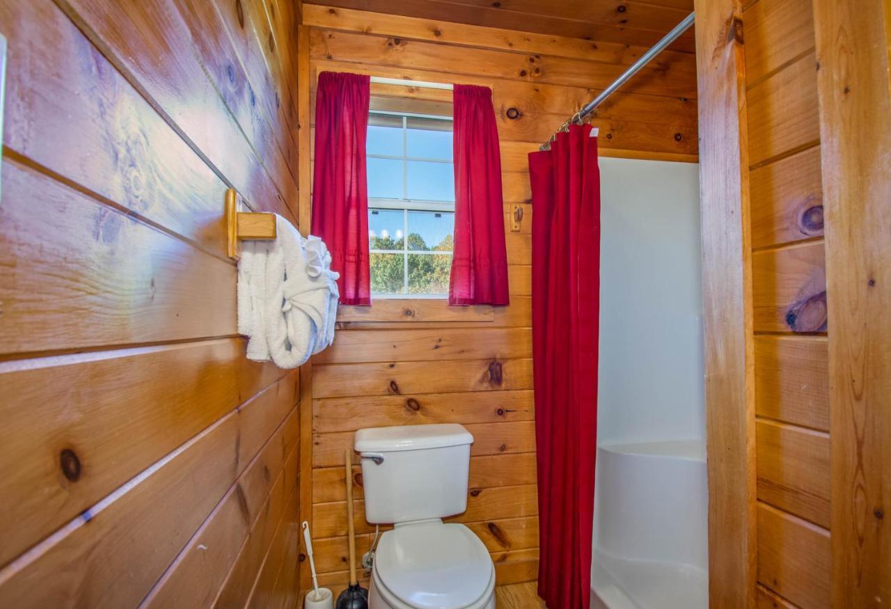 Ladybug Resort Romantic Cabin With Mountain Views, Game Room, Close To Dollywood Sevierville Esterno foto